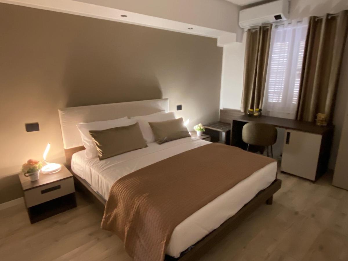 Hotel Plaza Ungheria Палермо Экстерьер фото