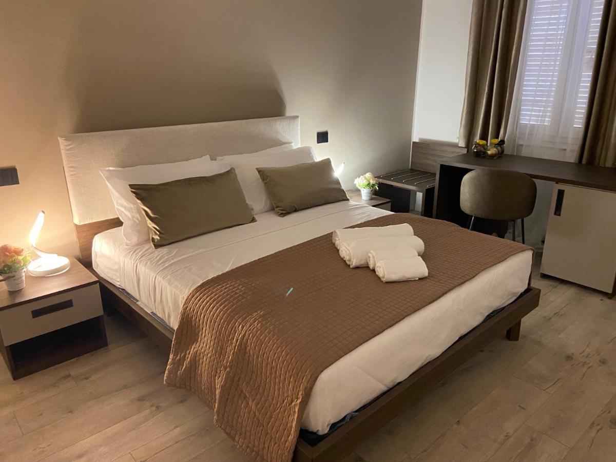 Hotel Plaza Ungheria Палермо Экстерьер фото